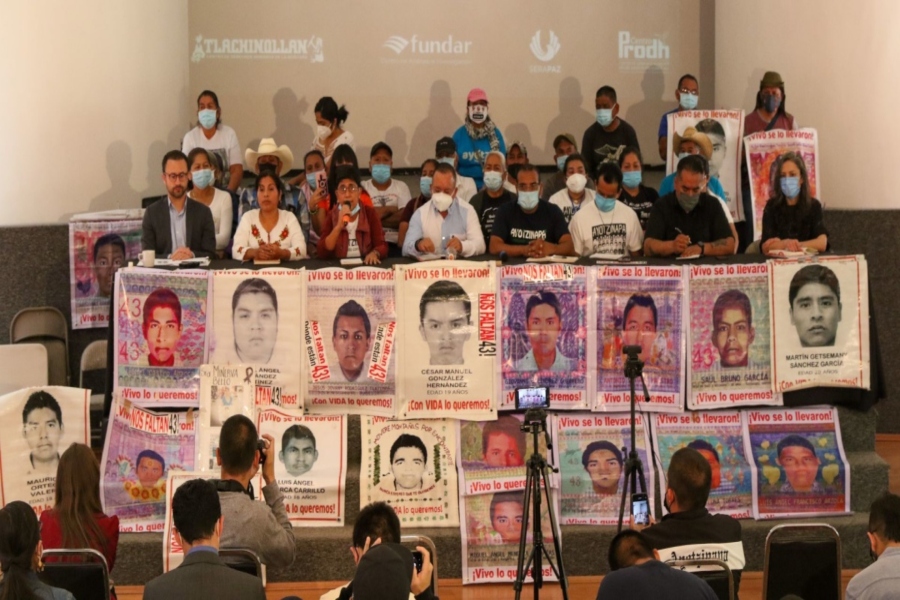 AYOTZINAPA PEÑA NIETO