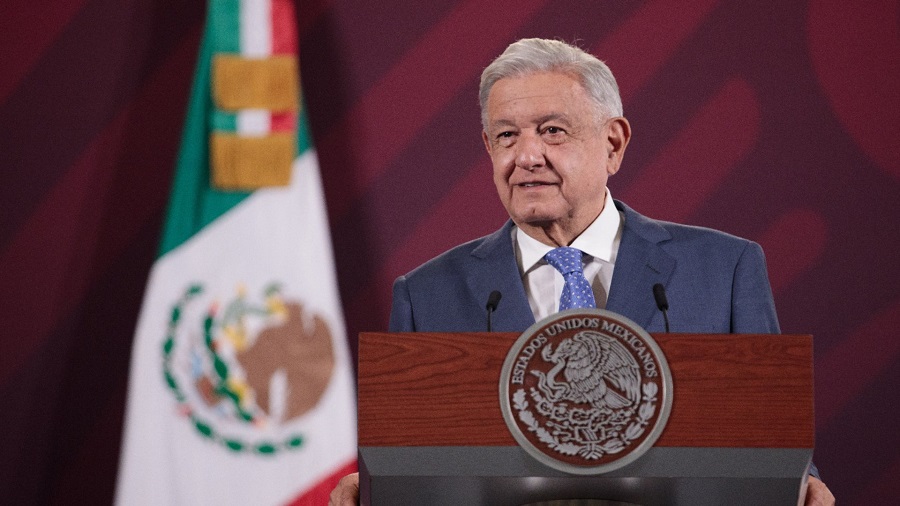 López Obrador reiteró que a partir del 2 de septiembre comenzará izar banderas blancas en materia de salud, estado por estado, para poner el marcha el nuevo sistema IMSS-Bienestar.