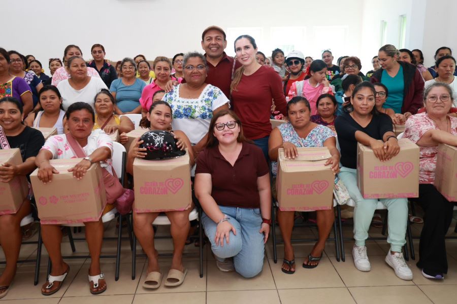 Entrega de apoyos en Isla Mujeres