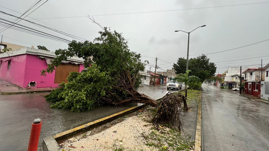 Pocos estragos en Cancún tras el paso del huracán "Beryl"