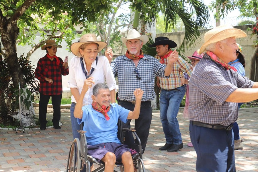 IM: Realizan convivio para celebrar a las abuelitas y abuelitos cumpleañeros en la Zona Continental