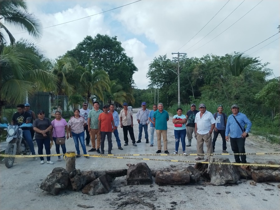 Habitante de Nicolás Bravo bloquean acceso a sascabera del Tren Maya