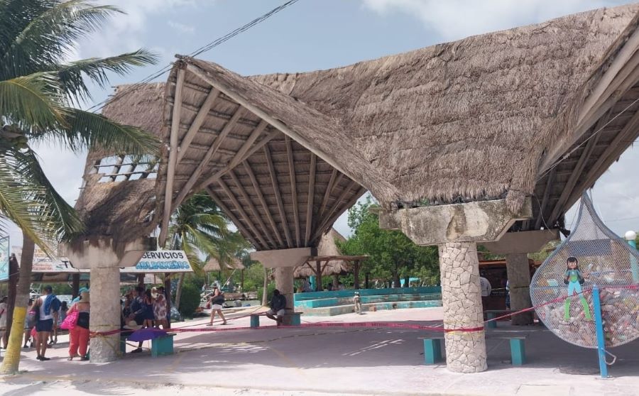 En malas condiciones parador turístico de Holbox.