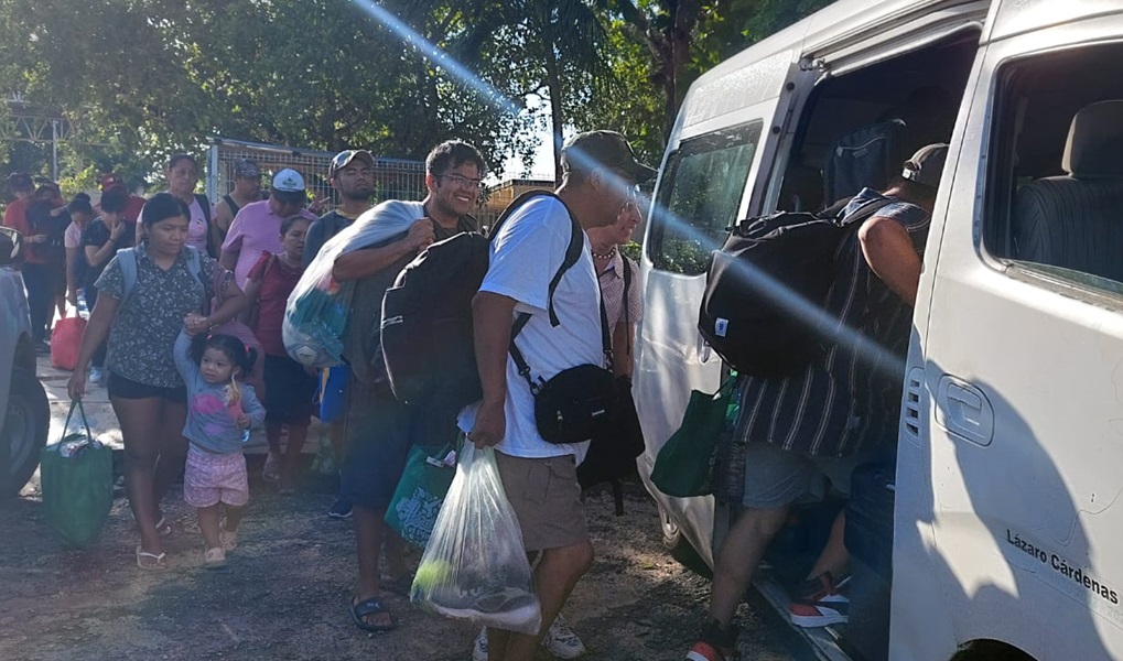 Regresan a Holbox personas que permanecian en refugio de Kantunilkín