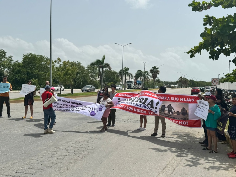 Protestan familiares de Emiliano Ramos ante juzgados de Playa del Carmen