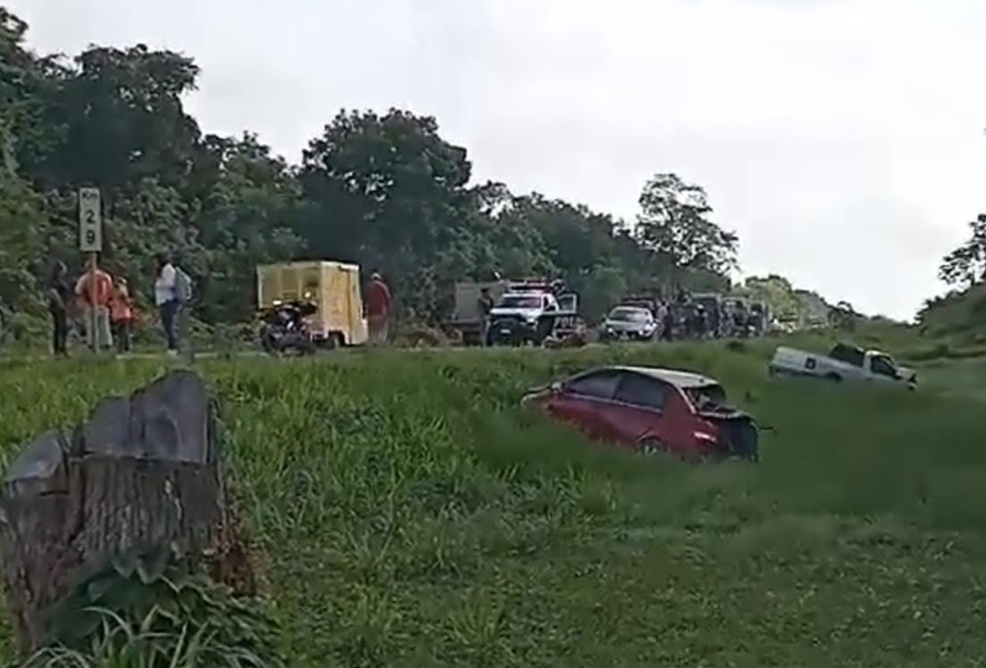 Al menos dos lesionados deja fuerte accidente en la carretera Bacalar-Chetumal