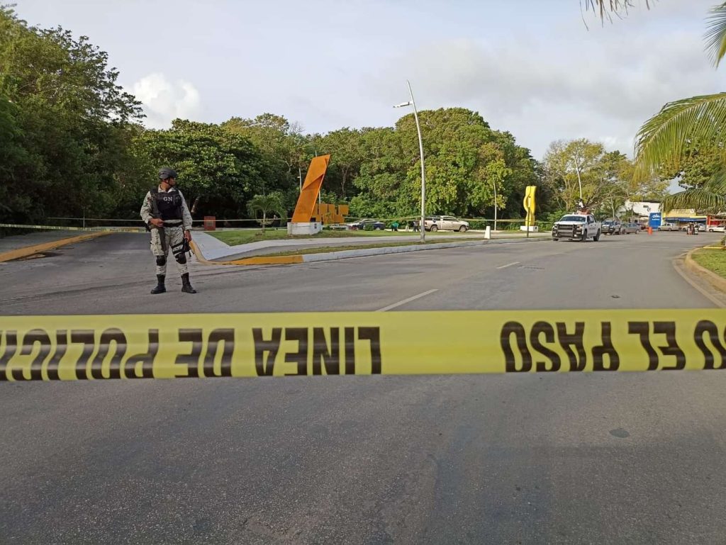 Hallan cuerpo embolsado en el bulevar Bahía en Chetumal