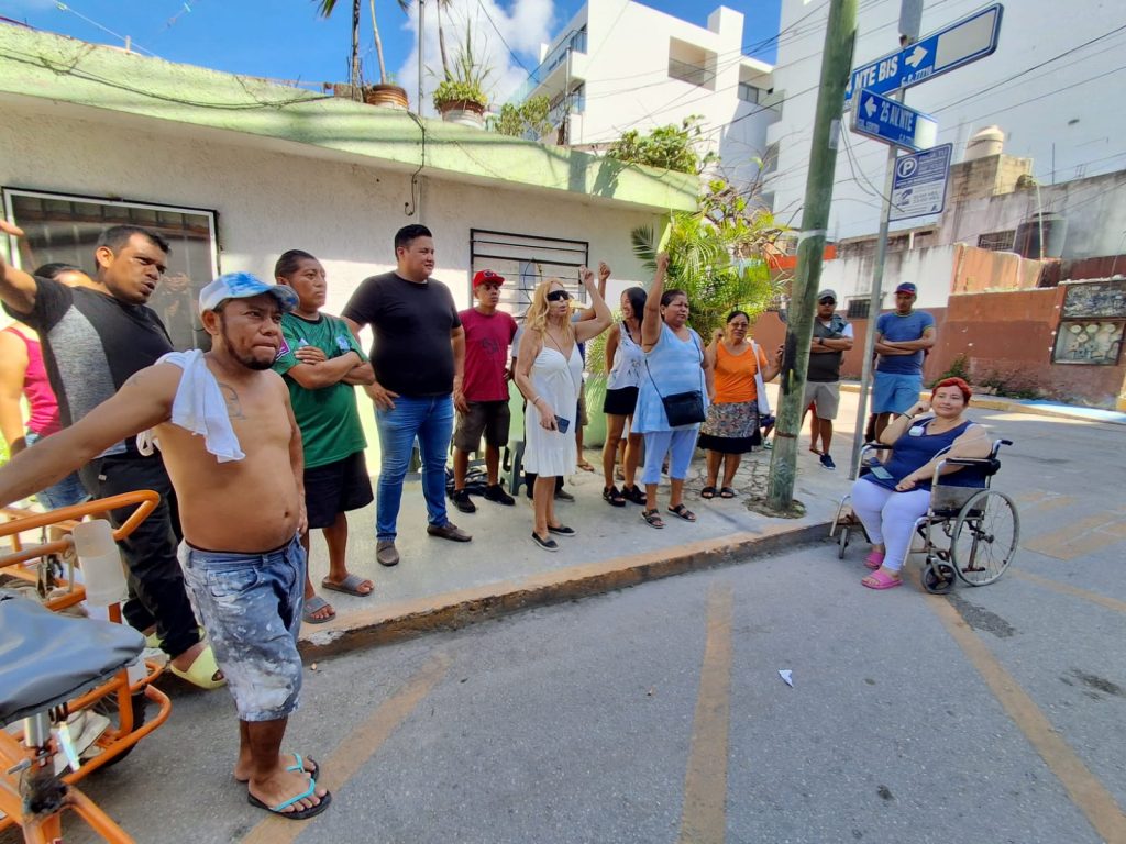 POR FALTA DE LUZ: Vecinos de la colonia Colosio bloquean avenida en PDC